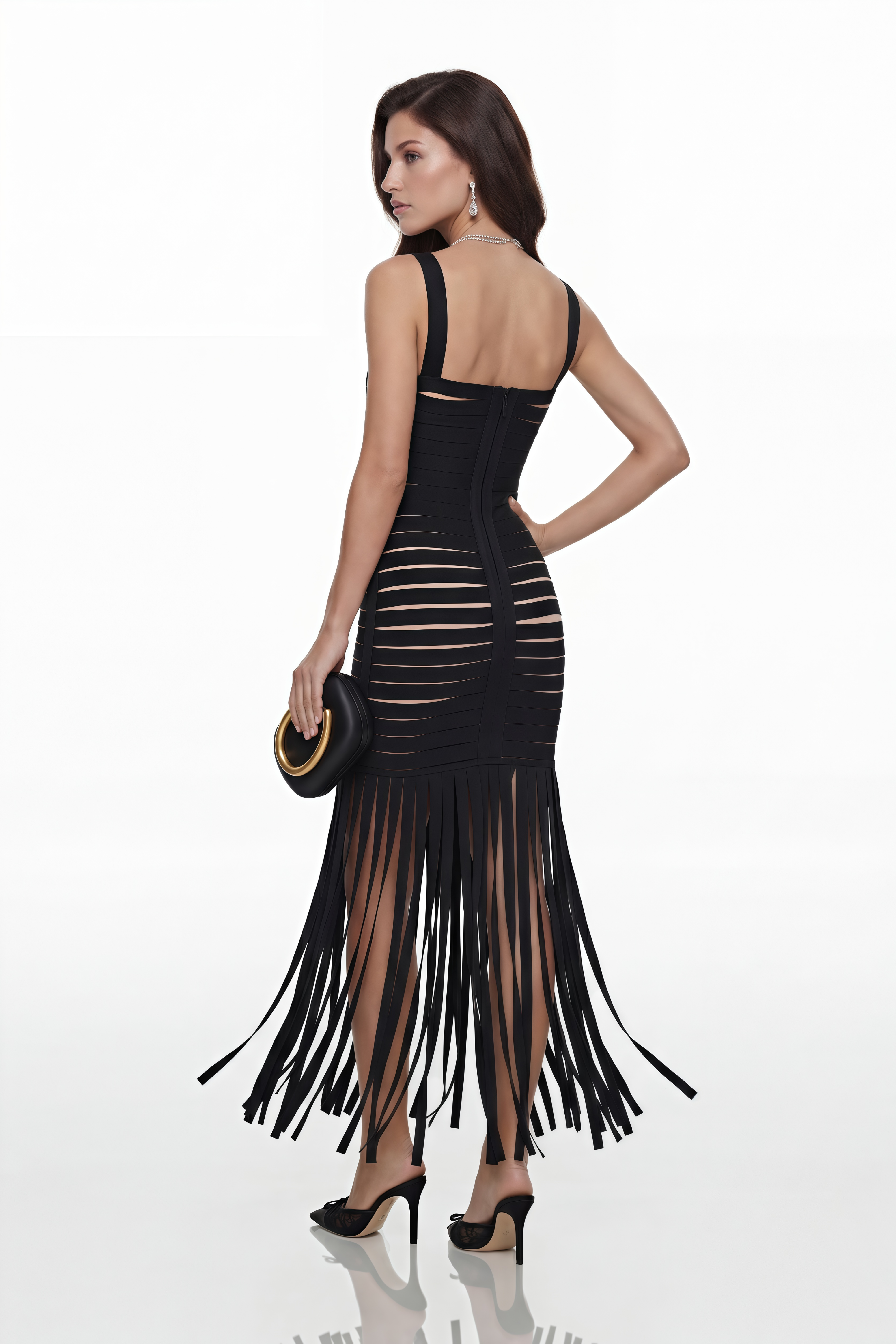 فستان طويل أسود مزين بفتحات وشرارات من Whitney