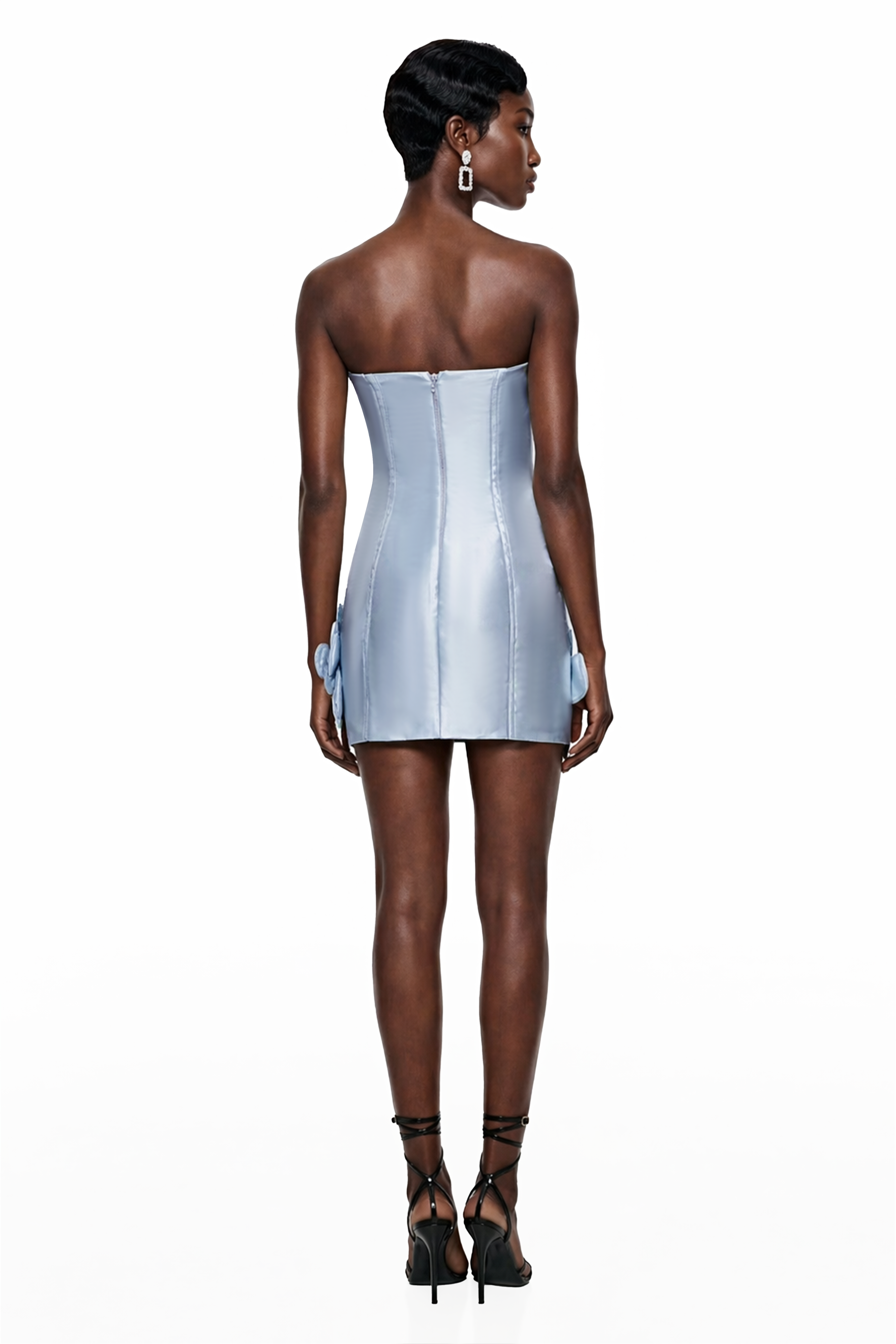 Mini-robe à épaules dénudées Widaad Blue avec pétales en 3D