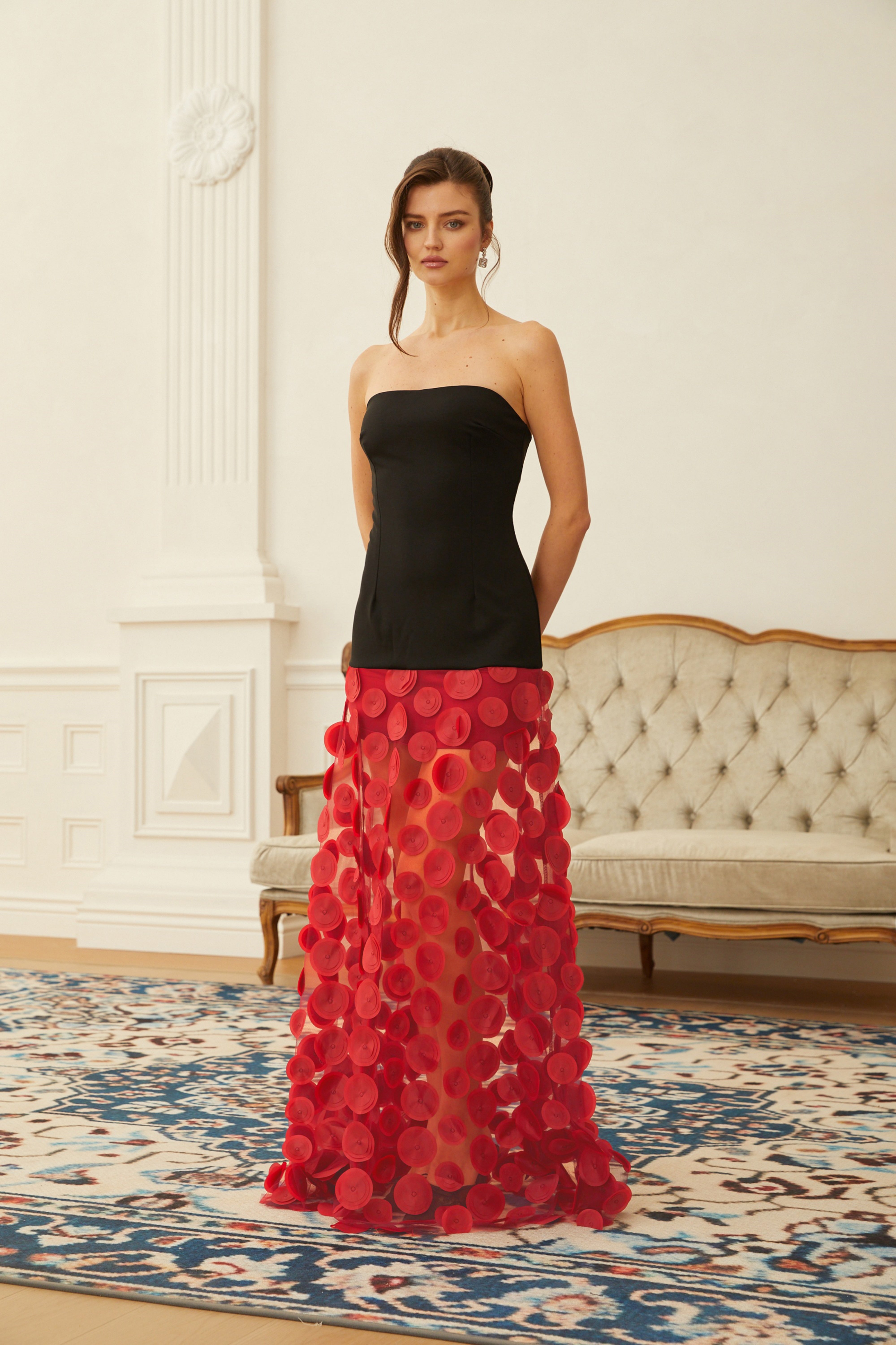 Xénia Zweifarbiges 3D-Maxikleid mit Polka-Dots