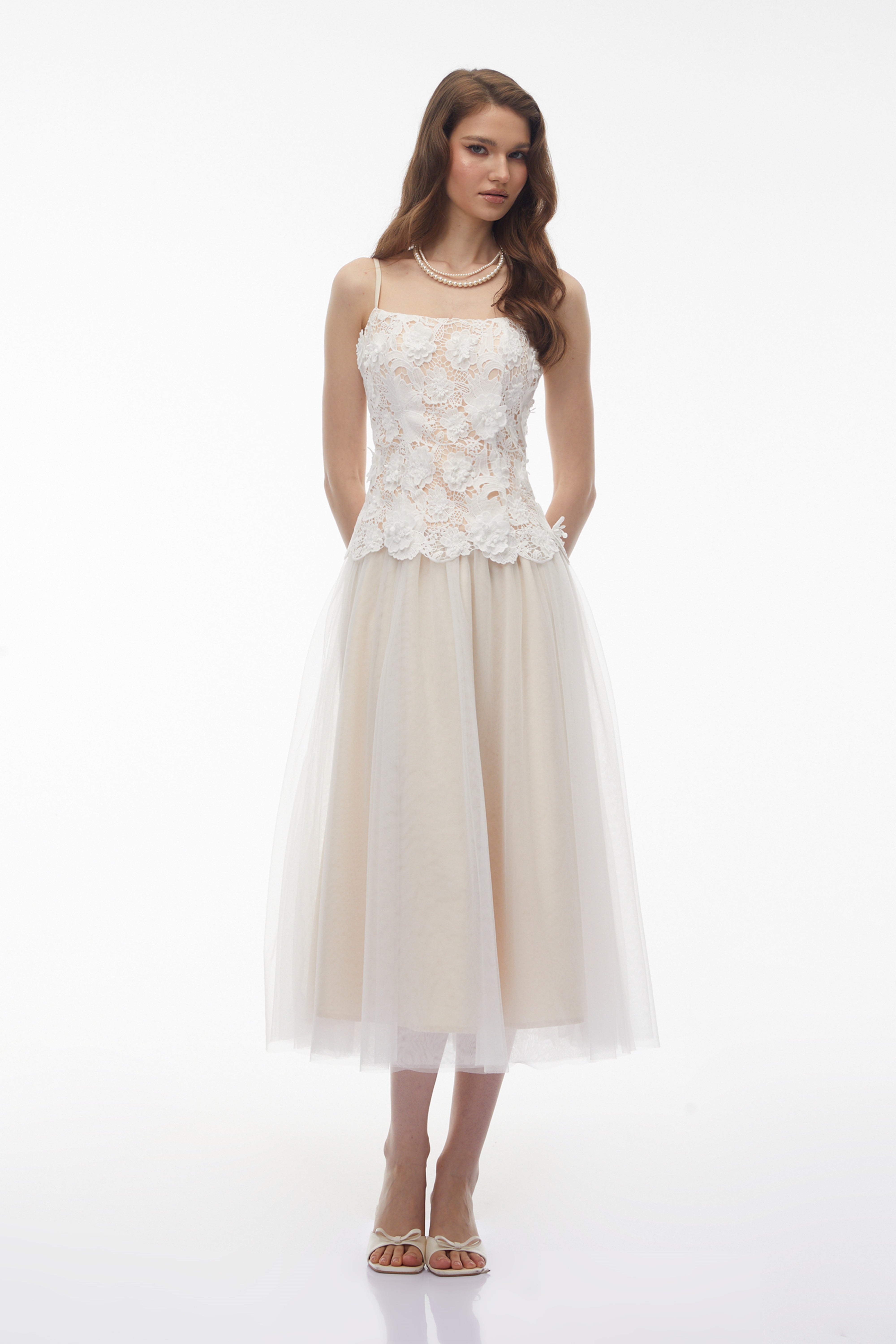 Midi-Kleid aus Tüll mit weißen Spitzen-Einsätzen von Yael