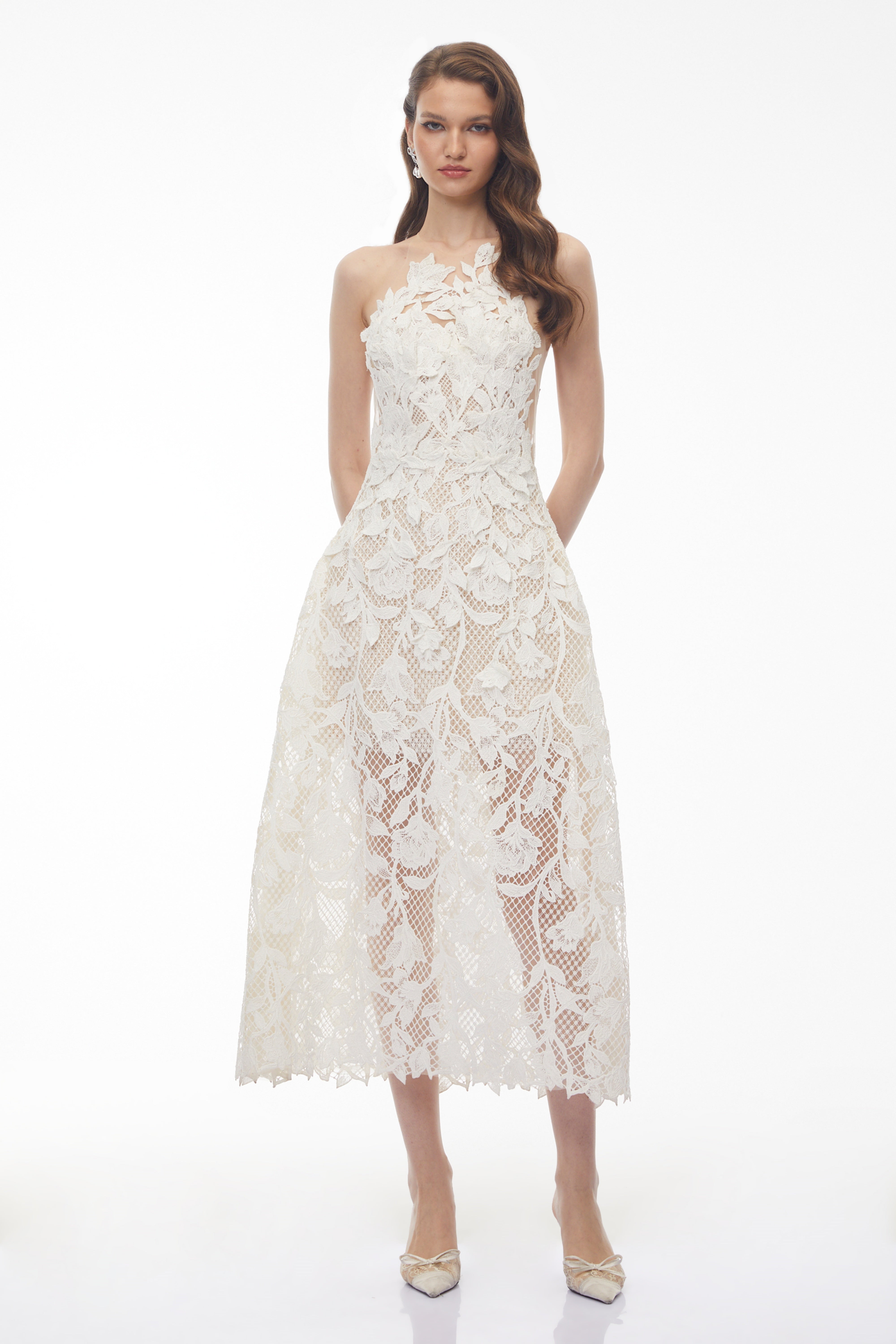 Robe mi-longue Yolanda White avec appliqués floraux