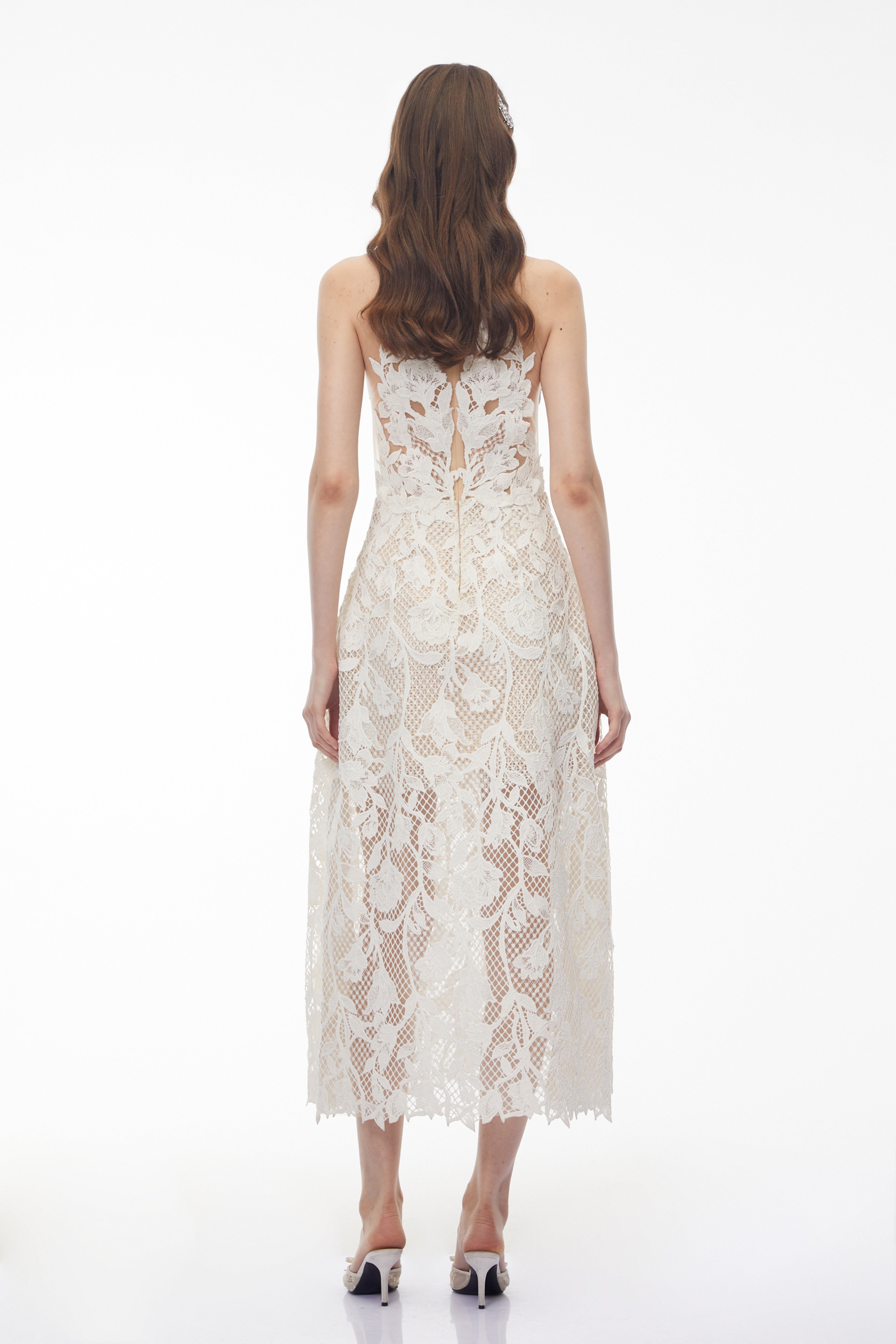Robe mi-longue Yolanda White avec appliqués floraux