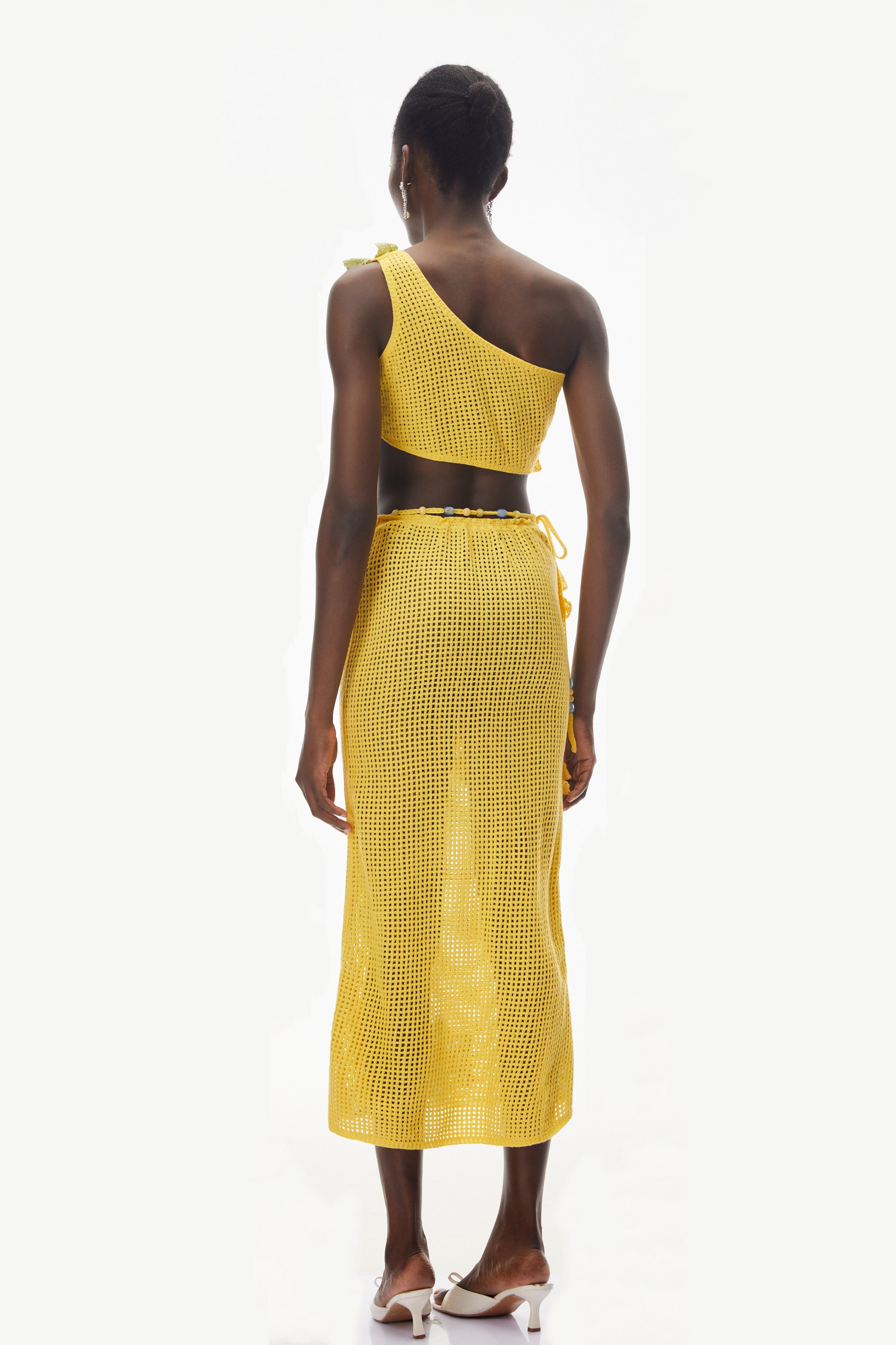 طقم بلوزة وتنورة غير متماثل باللون الأصفر من Ysabeau مع زخارف زهور ثلاثية الأبعاد