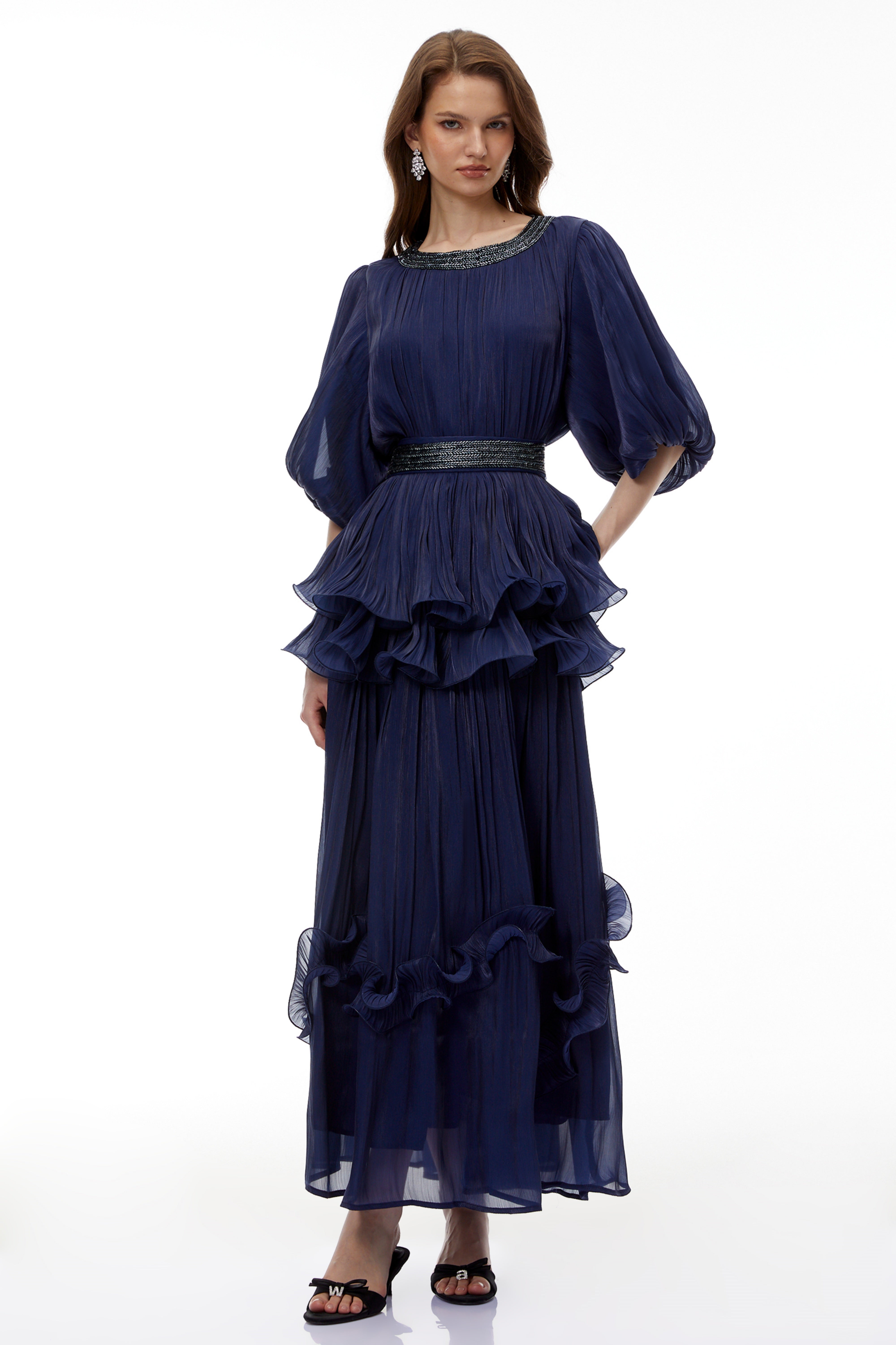 فستان ماكسي مطوي ومزين من Yustyna Blue