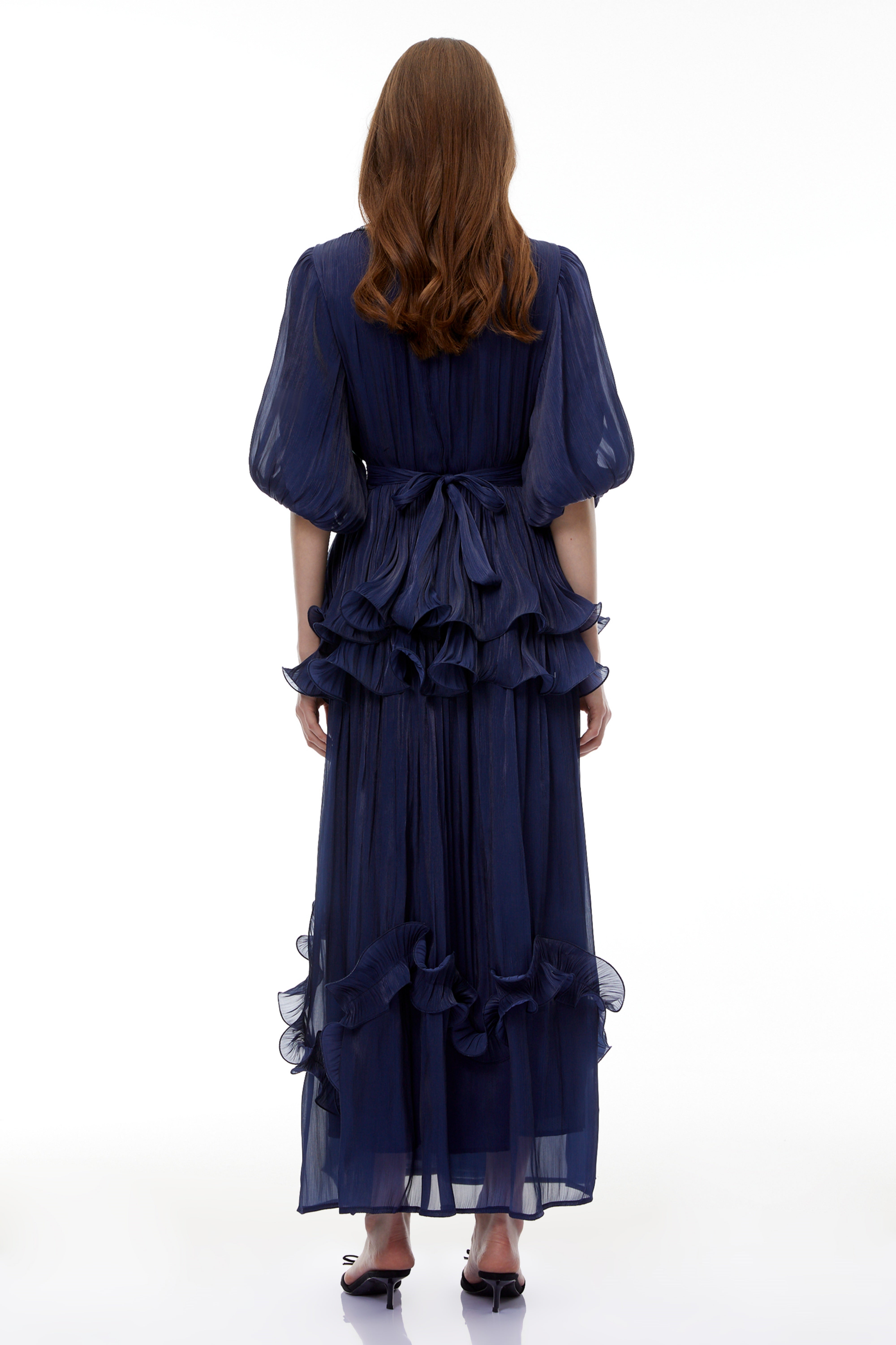 Yustyna Blue – Maxikleid mit Verzierungen und Falten