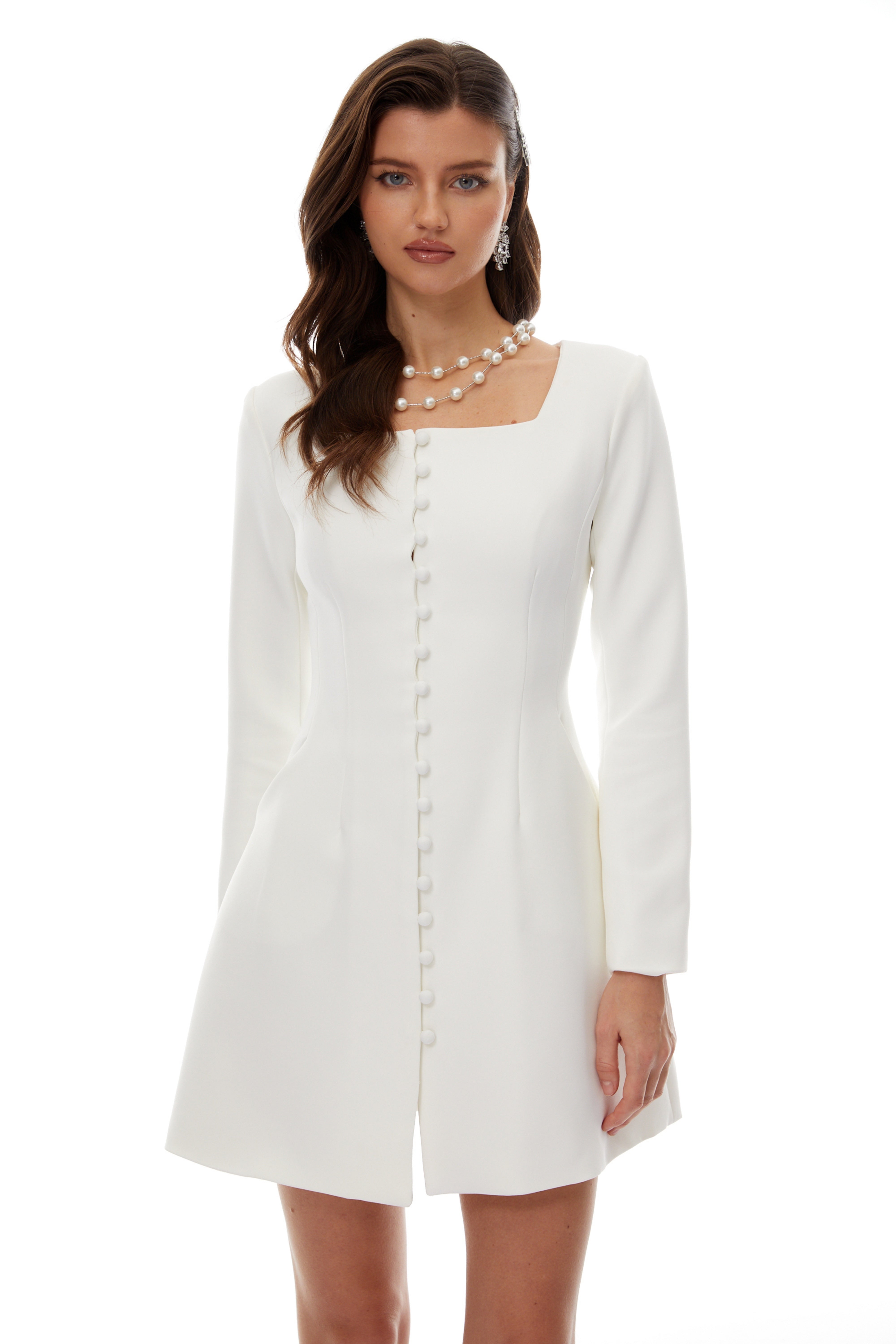 فستان قصير من إيفون وايت بصف أزرار واحد