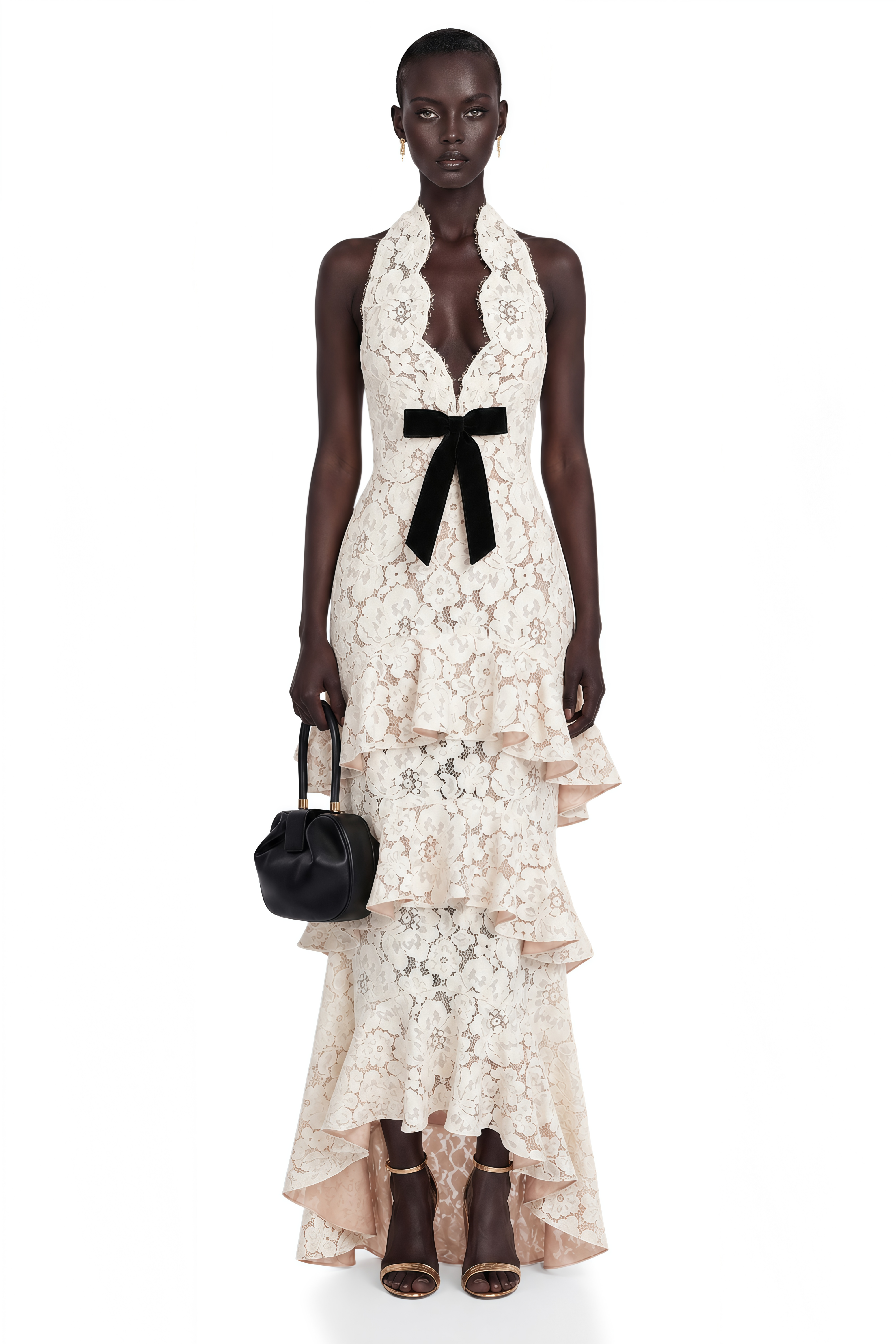Robe longue en dentelle à volants et dos nu, avec nœud, de Zehra White