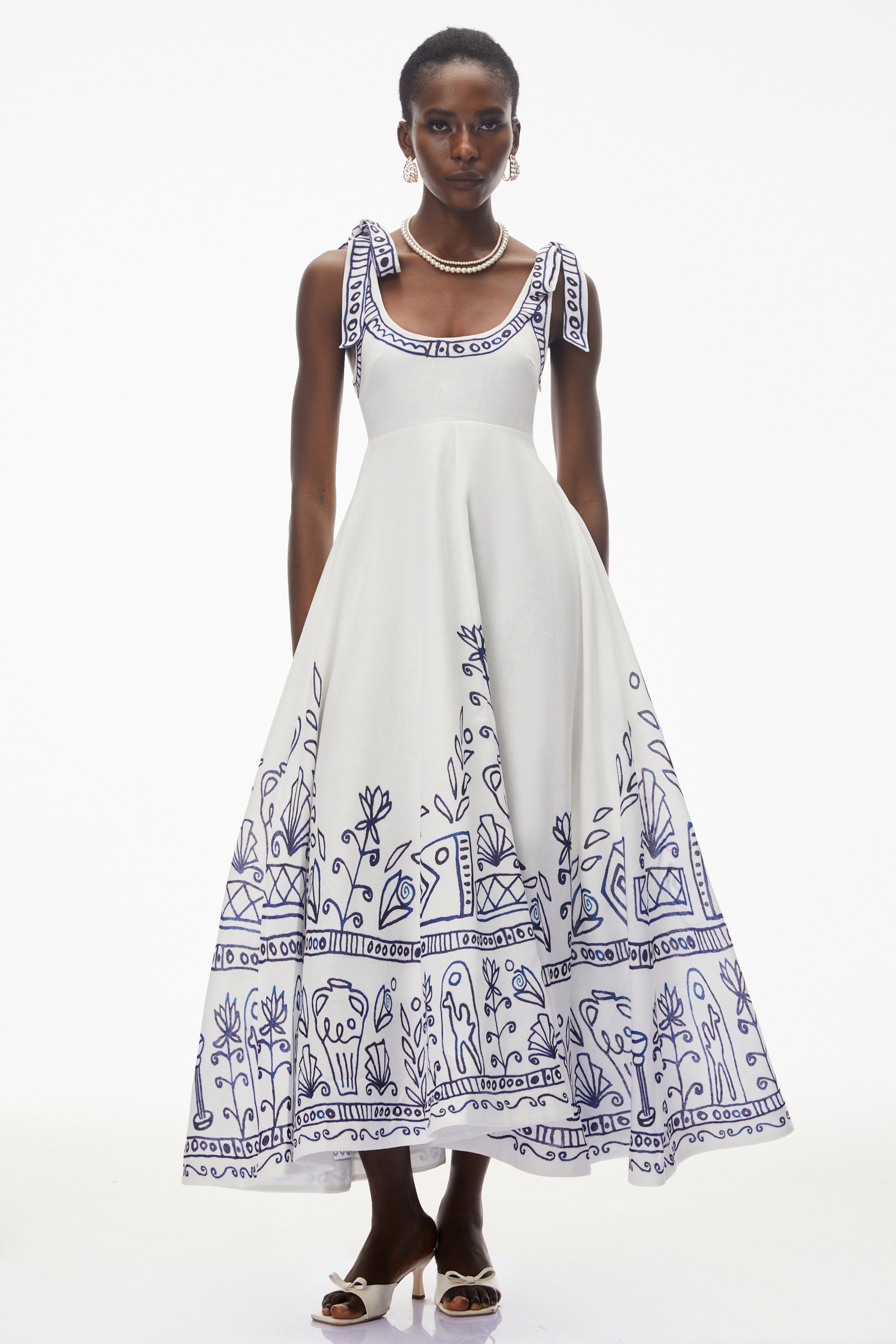 فستان ماكسي من زوهار باللون الأبيض بنقشة بلوك كولور