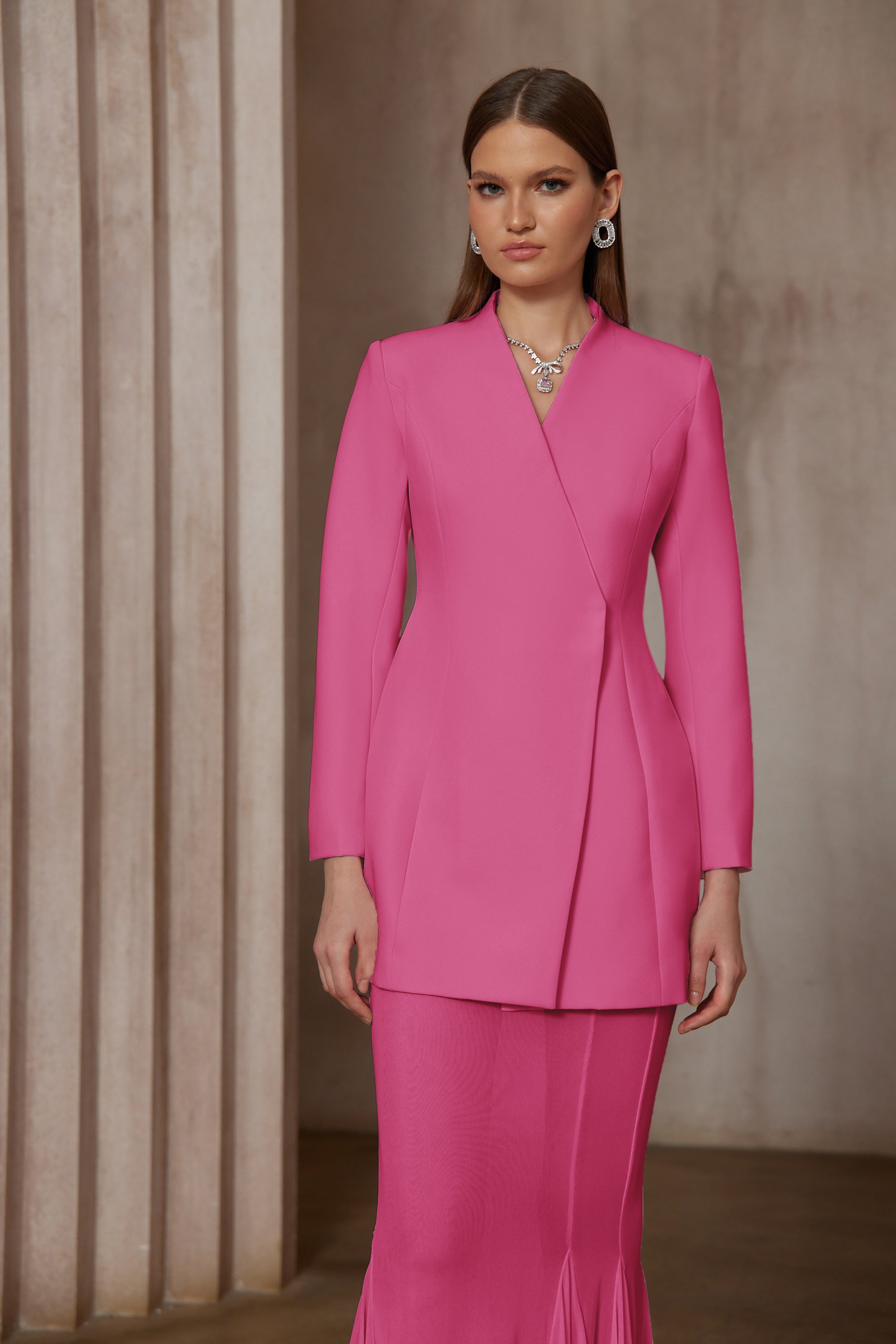 طقم جاكيت وتنورة بتصميم برميل إينورا