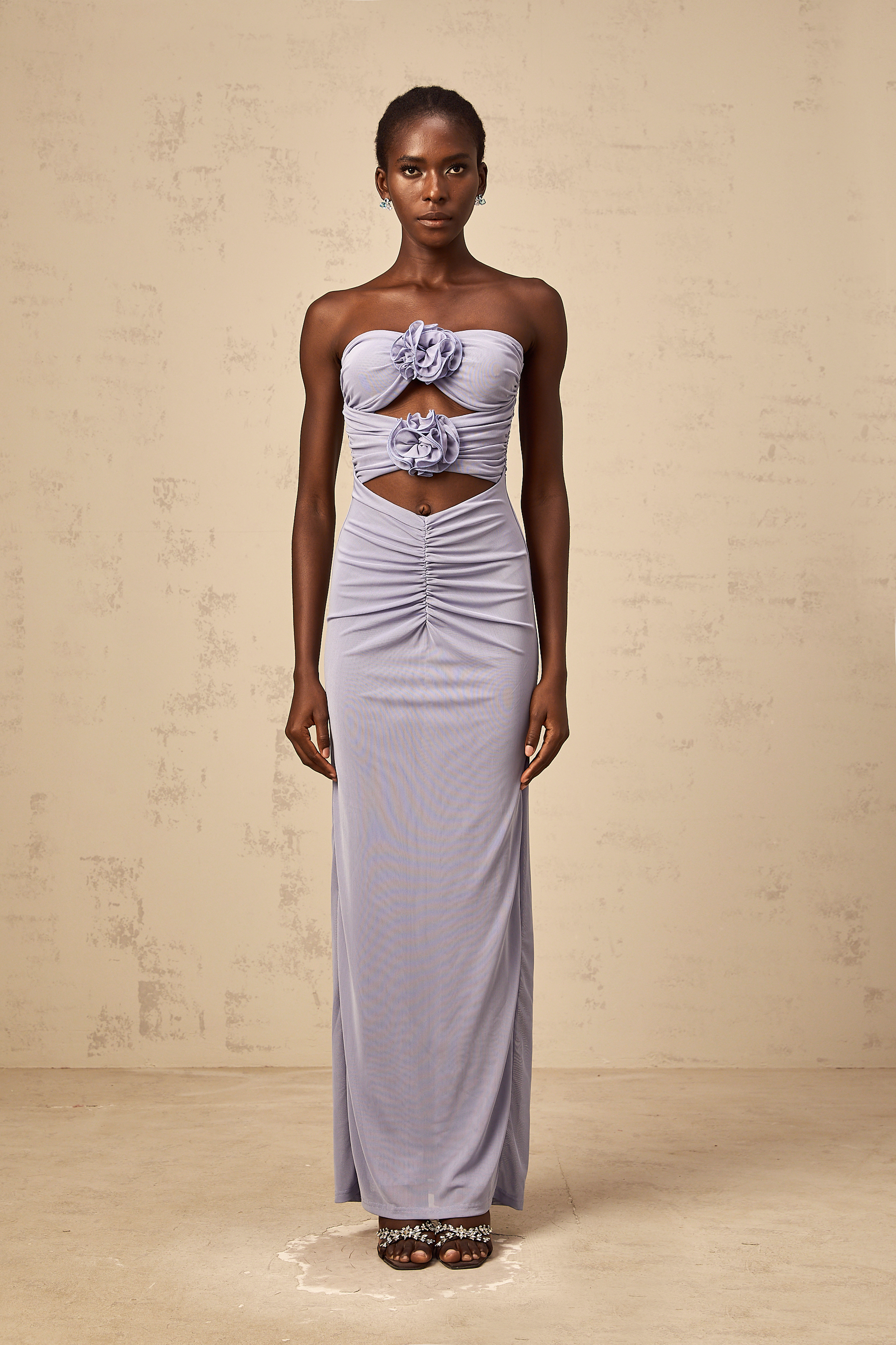 Karine – Lavendelfarbenes Maxikleid mit gerüschtem Korsett und 3D-Blütenblättern