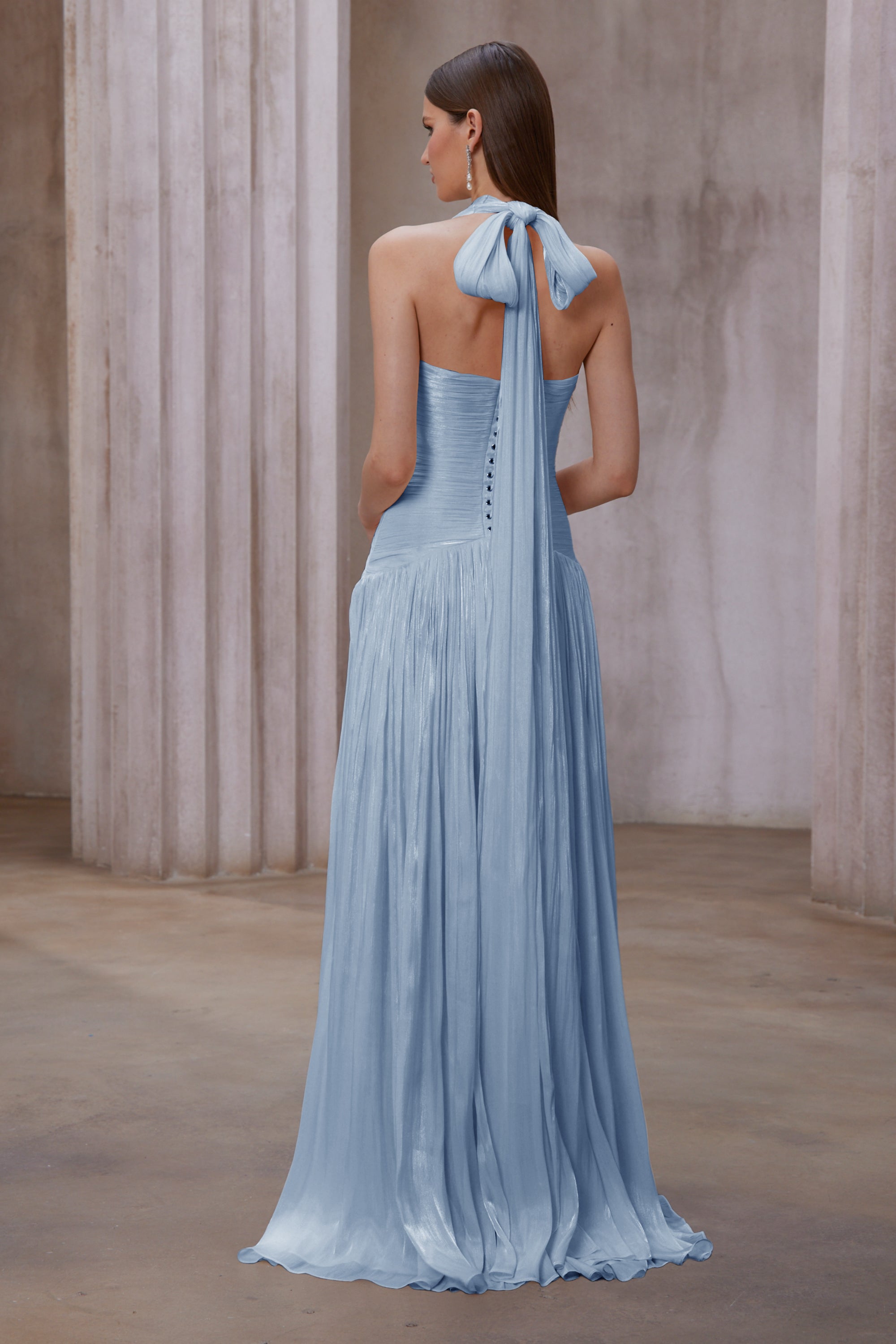 فستان ماكسي مكسّر باللون الأزرق من يوراني