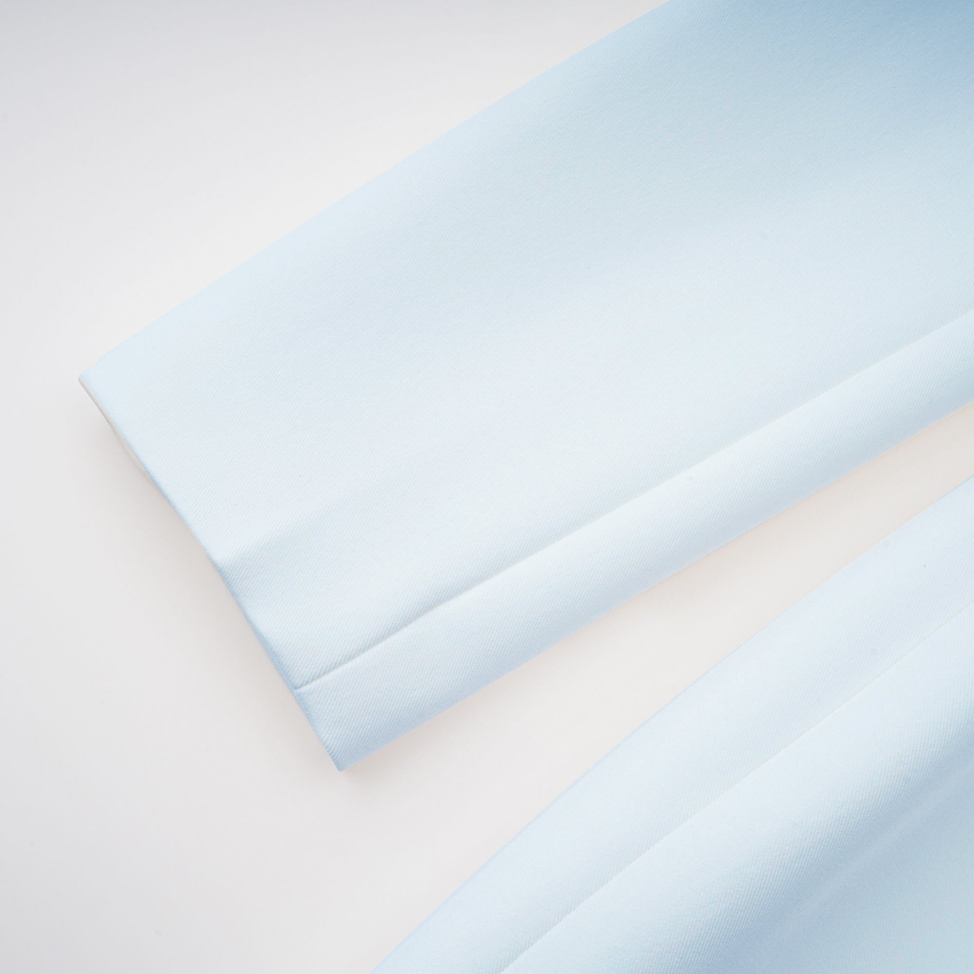 طقم جاكيت وتنورة بتصميم برميل إينورا