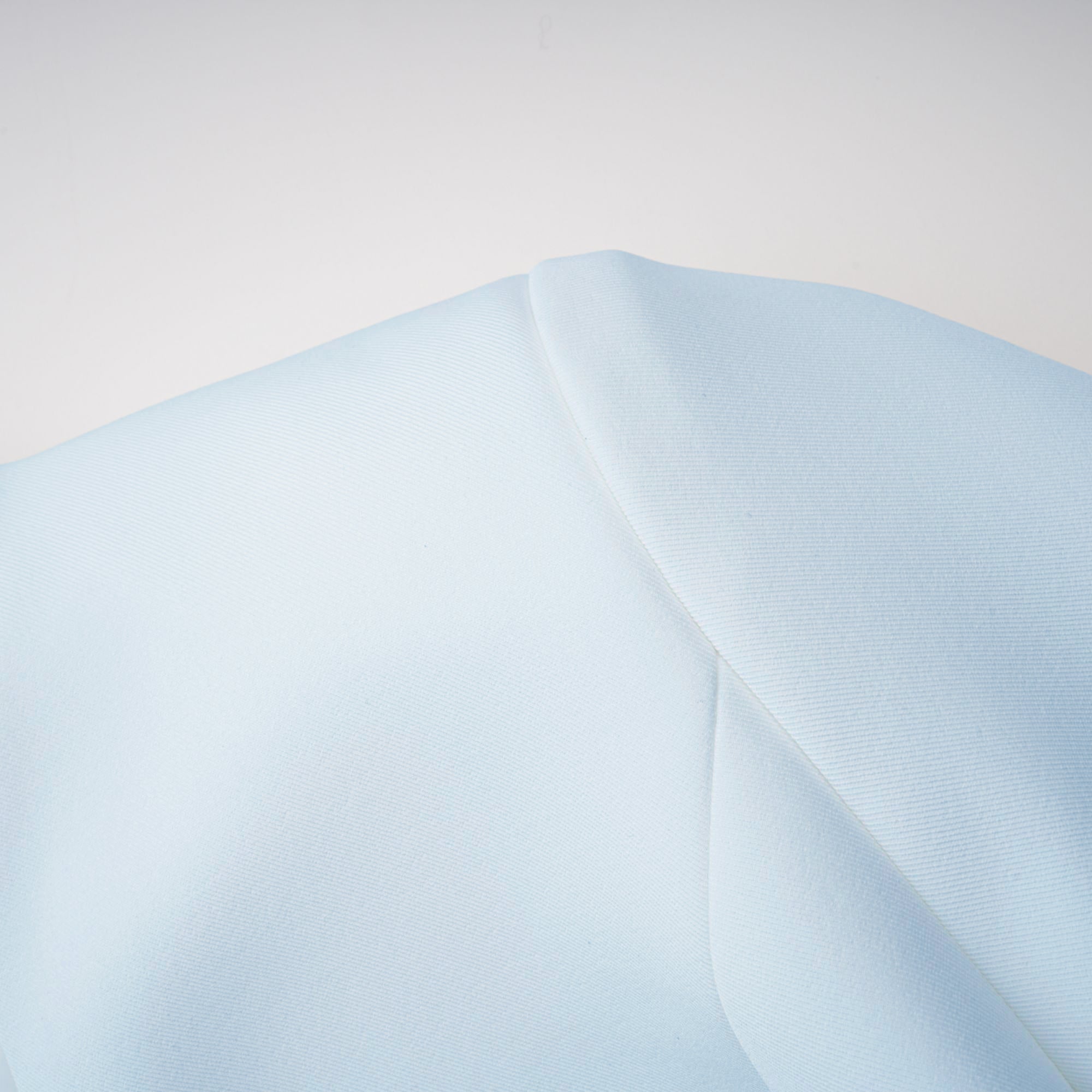 طقم جاكيت وتنورة بتصميم برميل إينورا