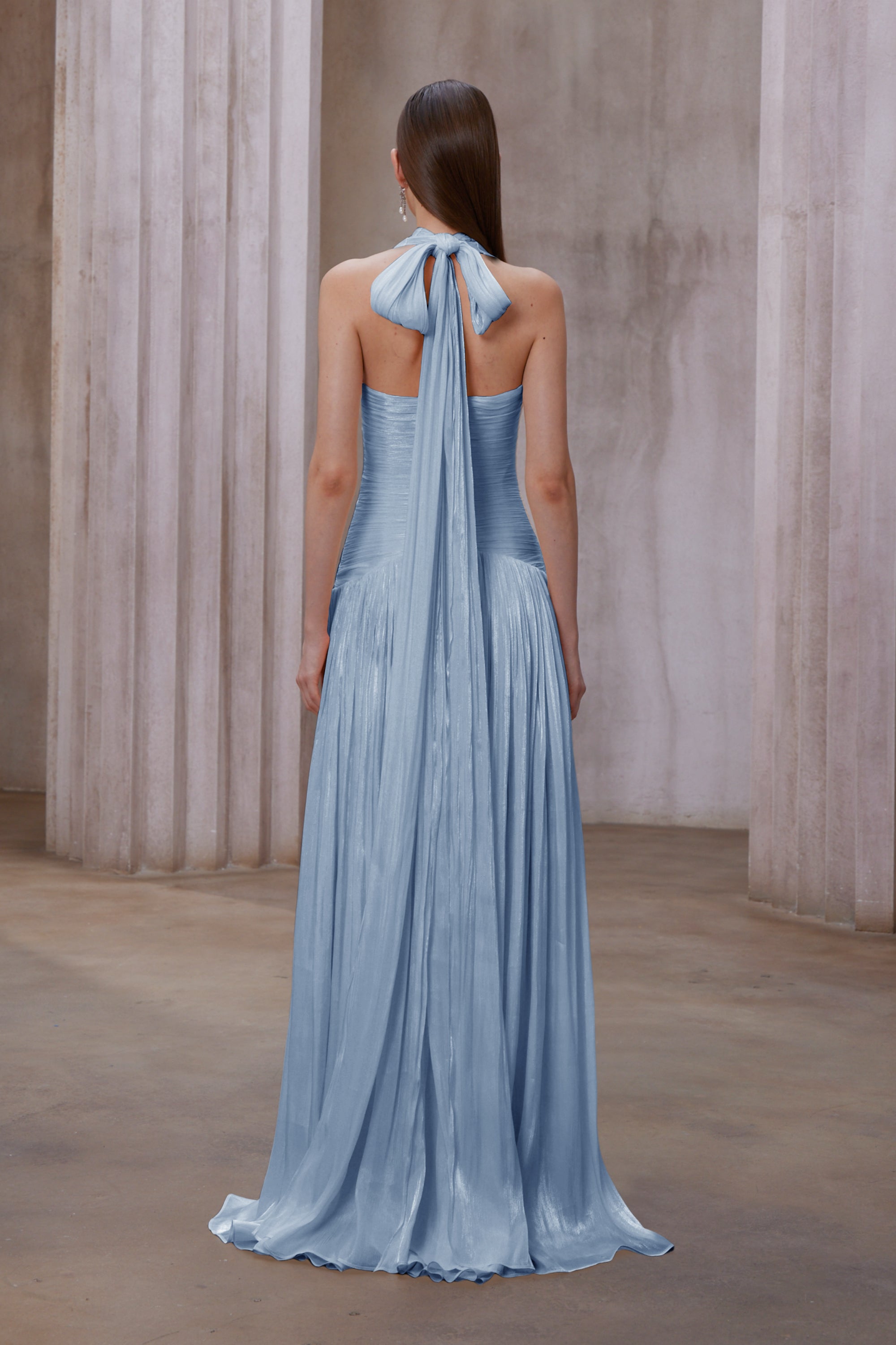 فستان ماكسي مكسّر باللون الأزرق من يوراني