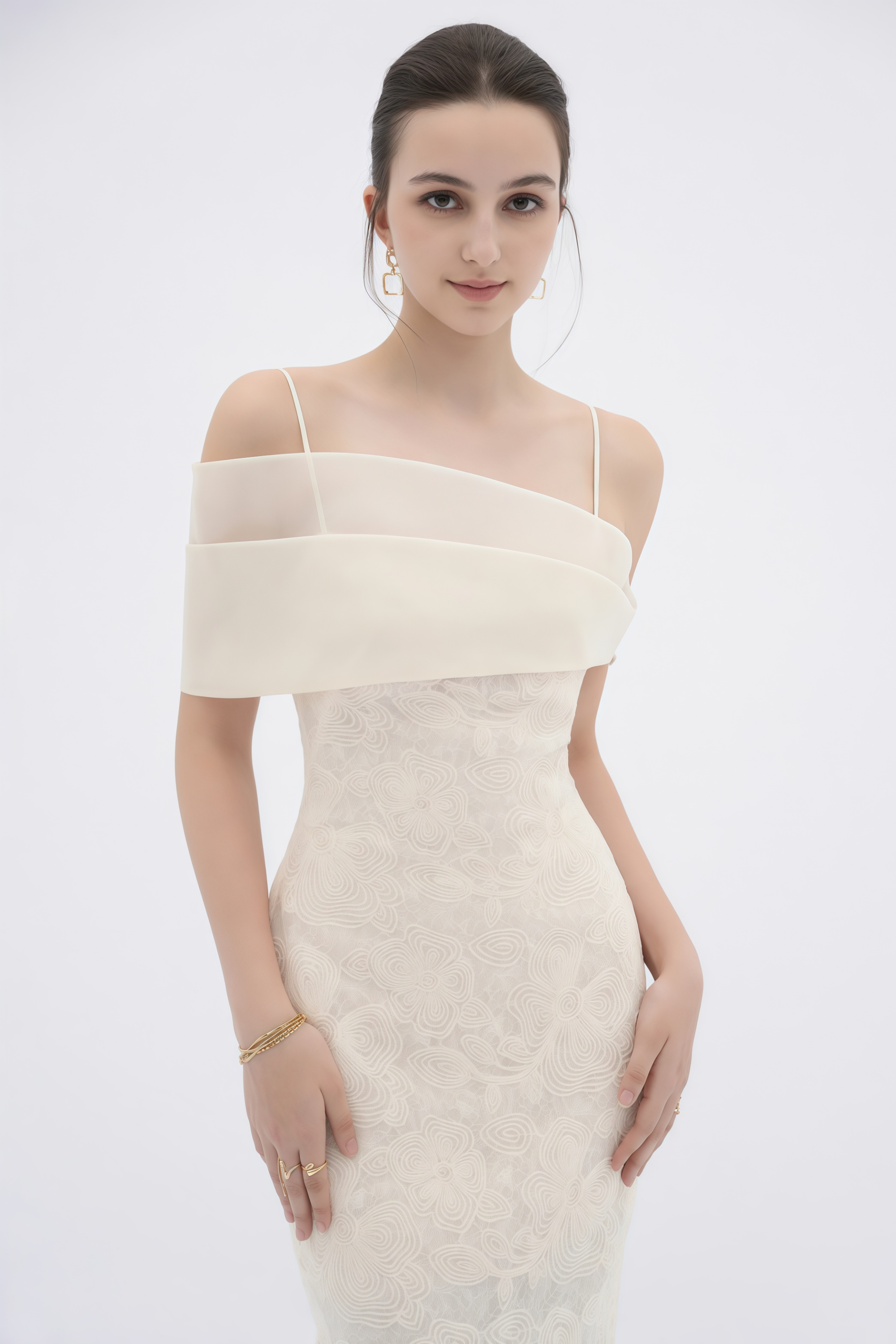 فستان ماكسي بقصة قلم رصاص من الأورنتيا بنقشة زهور دانتيل محايد.