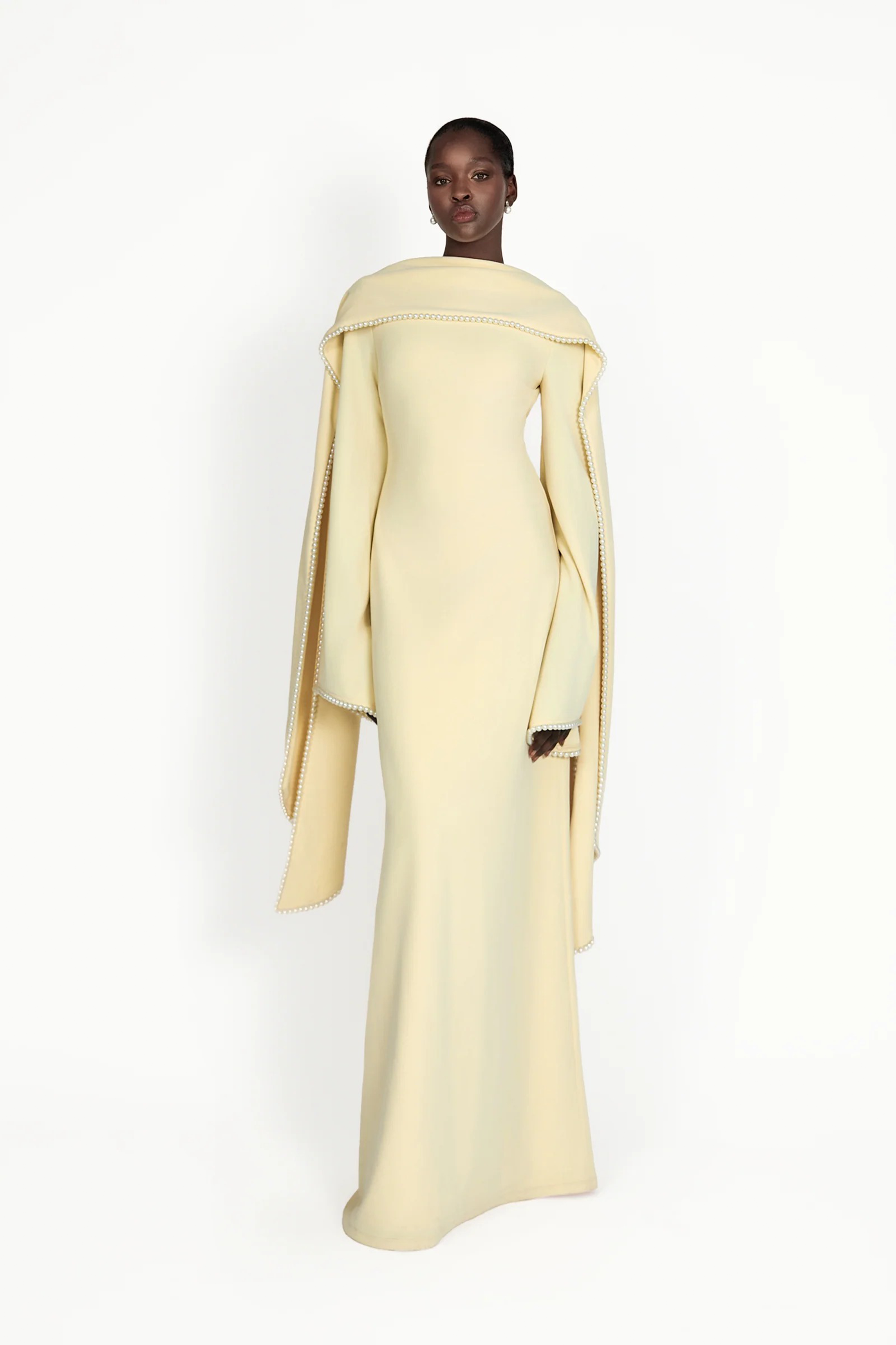 فستان ماكسي بيوروسكا الأصفر المزود بتفاصيل شال وحواف من اللؤلؤ