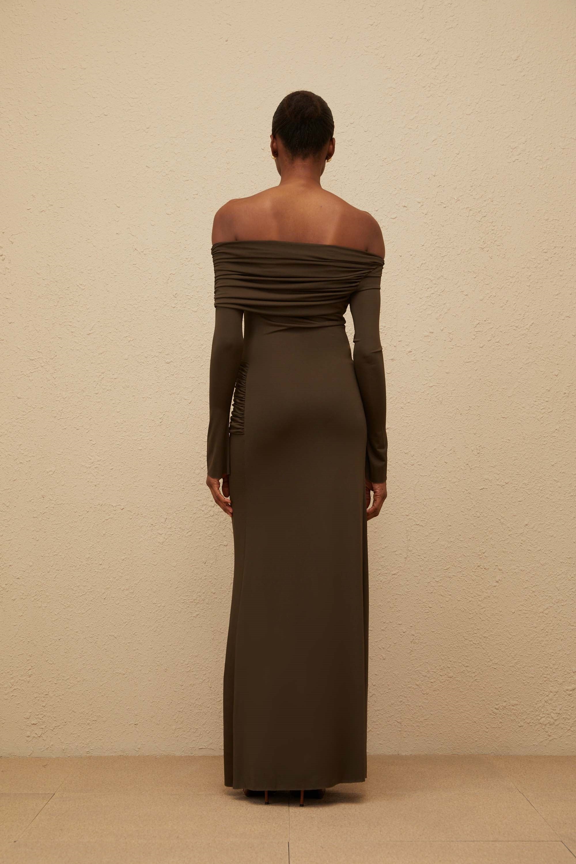 Sensuelles grünes One-Shoulder-Maxikleid mit Rüschen