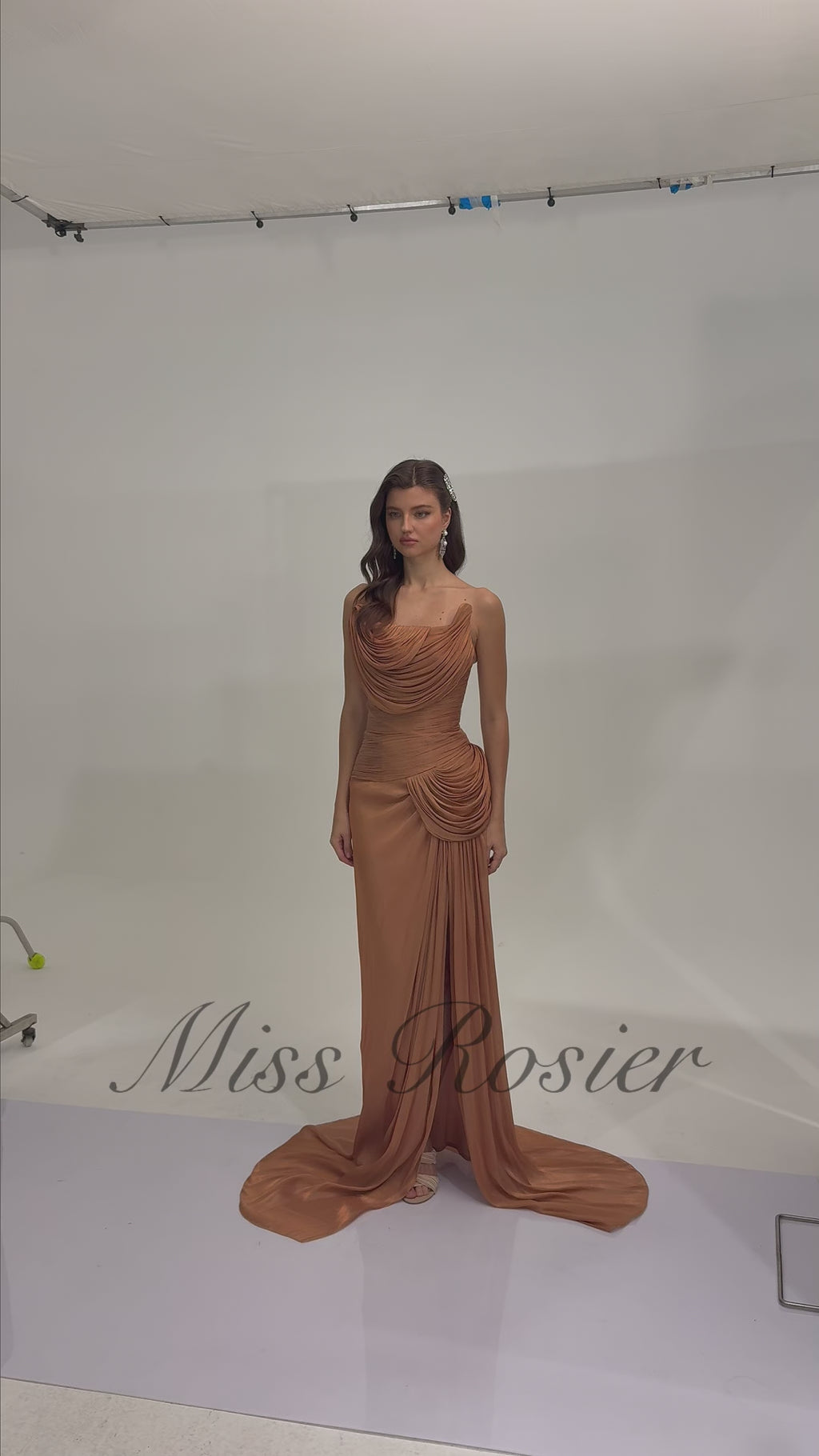 Plissiertes Abendkleid