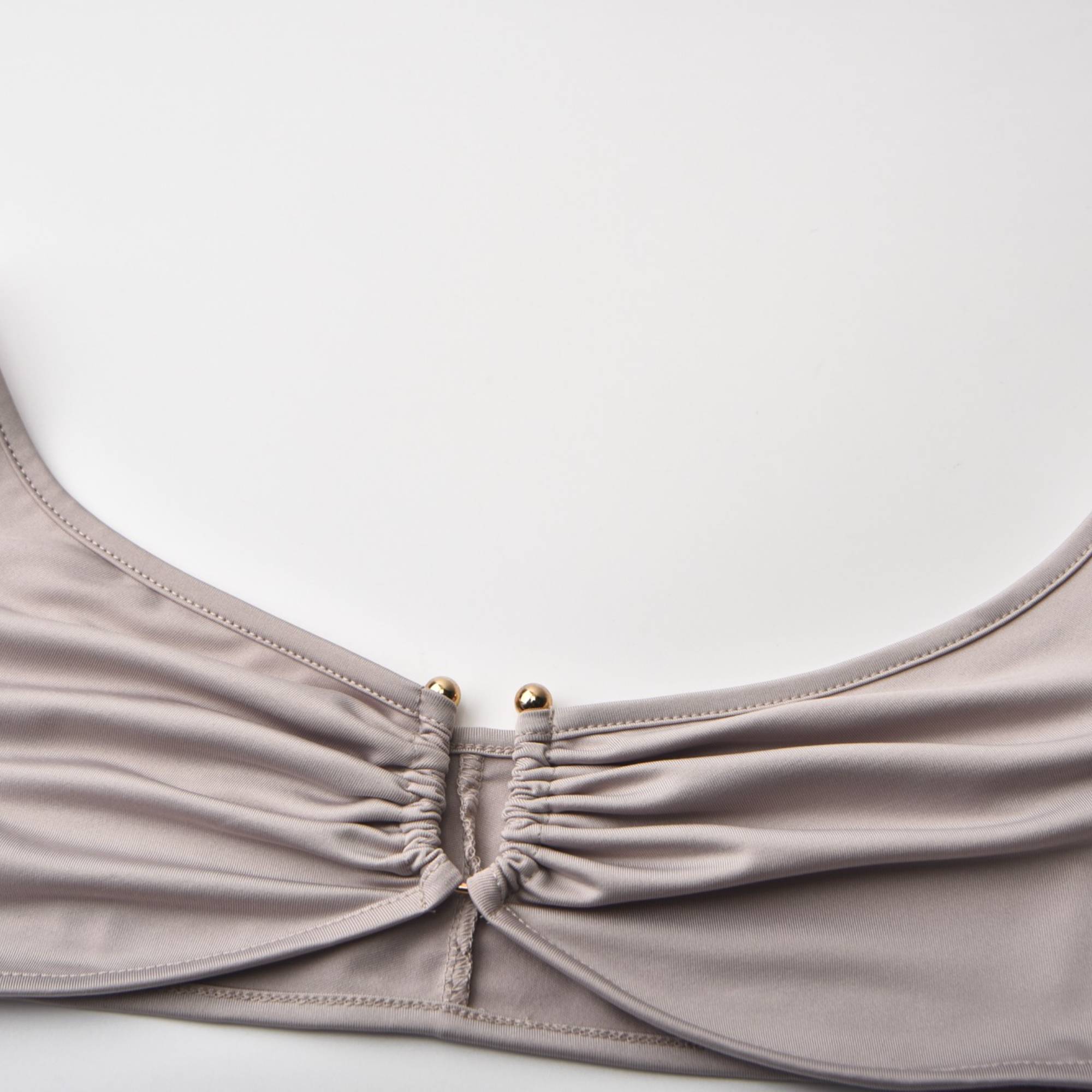 ae-Karina cut-out detail crop top - itsy, it‘s different