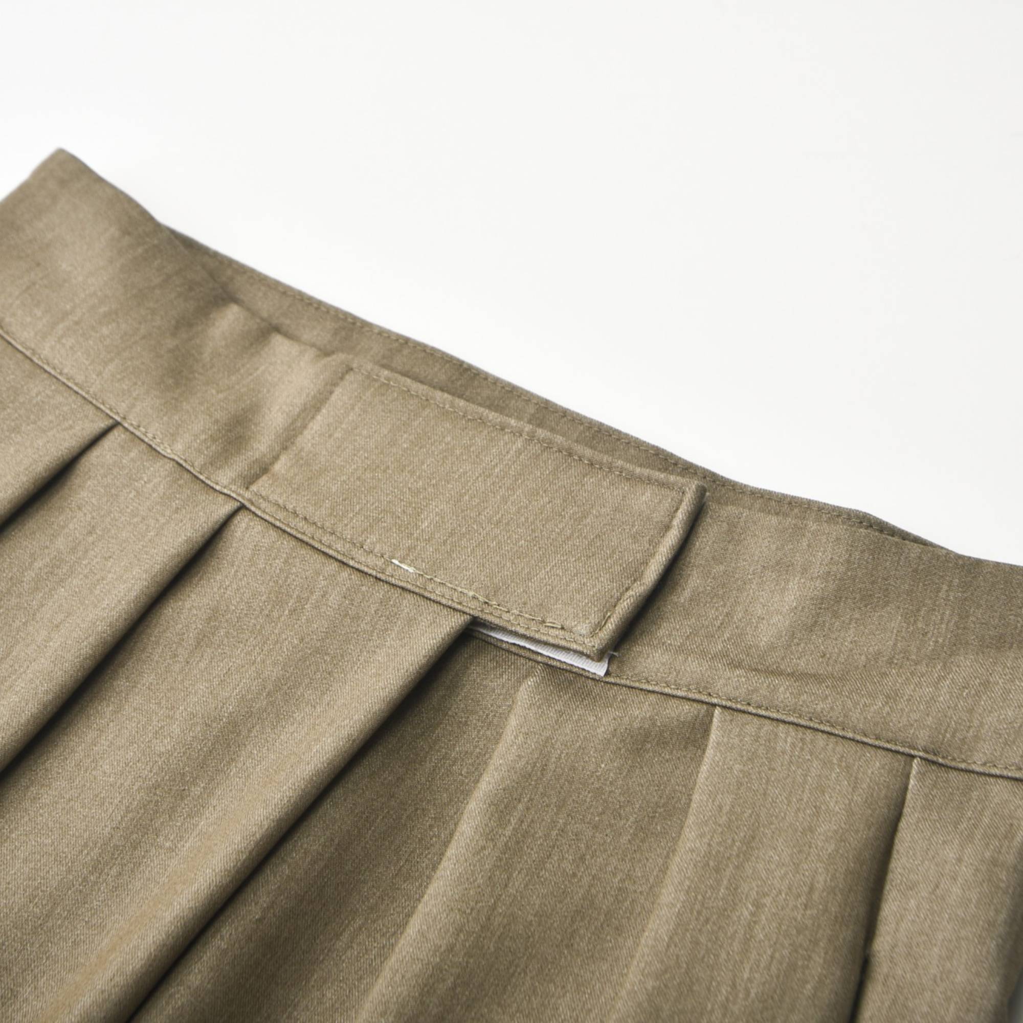 Pleated tapered-leg trousers - itsy, it‘s different